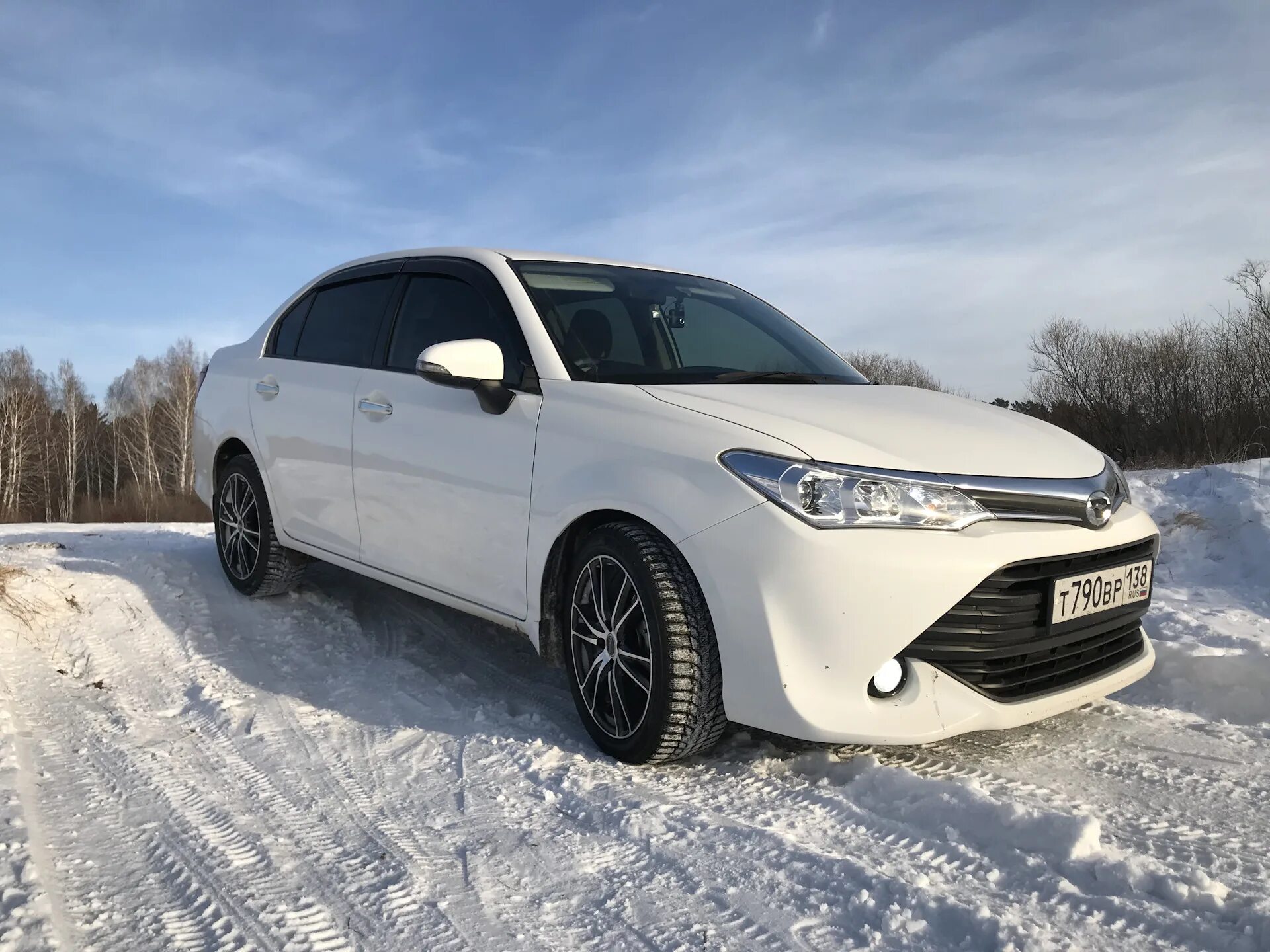 Айс с пробегом. Toyota Corolla Axio e160. Toyota Axio 2015. Toyota Corolla Axio 2016. Тойота Королла Axio 2015.