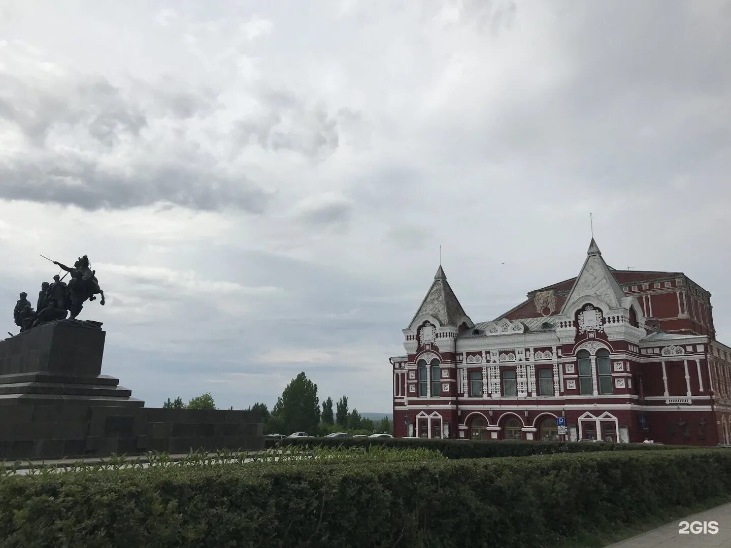 Чапаев самарская область. Площадь Чапаева Самара. Драмтеатр Самара памятник Чапаеву. Чапаева 1 Самара. Академический театр драмы им. м. Горького Самара.