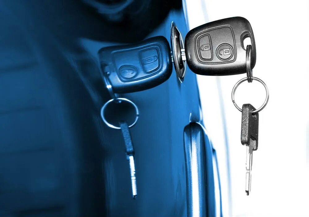 Включи машину ключ. Автоключи Acura Key. Ключи от машины синие. Голубой ключ от машины. Красивые ключи авто.
