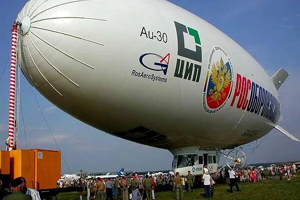 Дирижабль airlander 10. Аэростат пак «сервал». Полет на дирижабле. Полет на дирижабле. Zeppelin nt дирижабль.