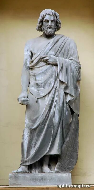 Миф о дедале и икаре. Древнегреческий изобретатель дедал. Дедал скульптура. Мифы древней греции дедал и икал. Легенда об икаре.