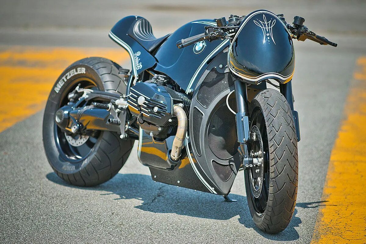 Bmw r18 купить. BMW r9t Custom. BMW r1800. BMW R Nine t Custom. BMW R Nine t Highway Fighter.