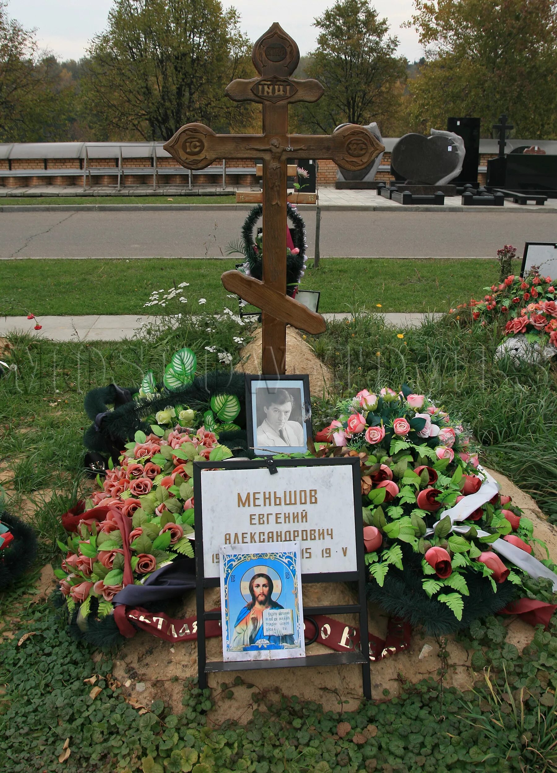 Евгения добровольская похороны на кладбище фото Без кордонов, рамок и прочей суеты, которую весь день можно было наблюдать на Се