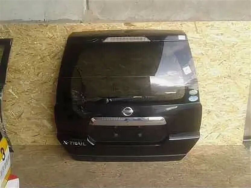 Nissan x-trail t30 дверь багажника. Зеркало крышки багажника nissan x-trail t30. Крышка багажника ниссан т30. Nissan x trail крышка багажника. Задняя дверь ниссан х-трейл т31.