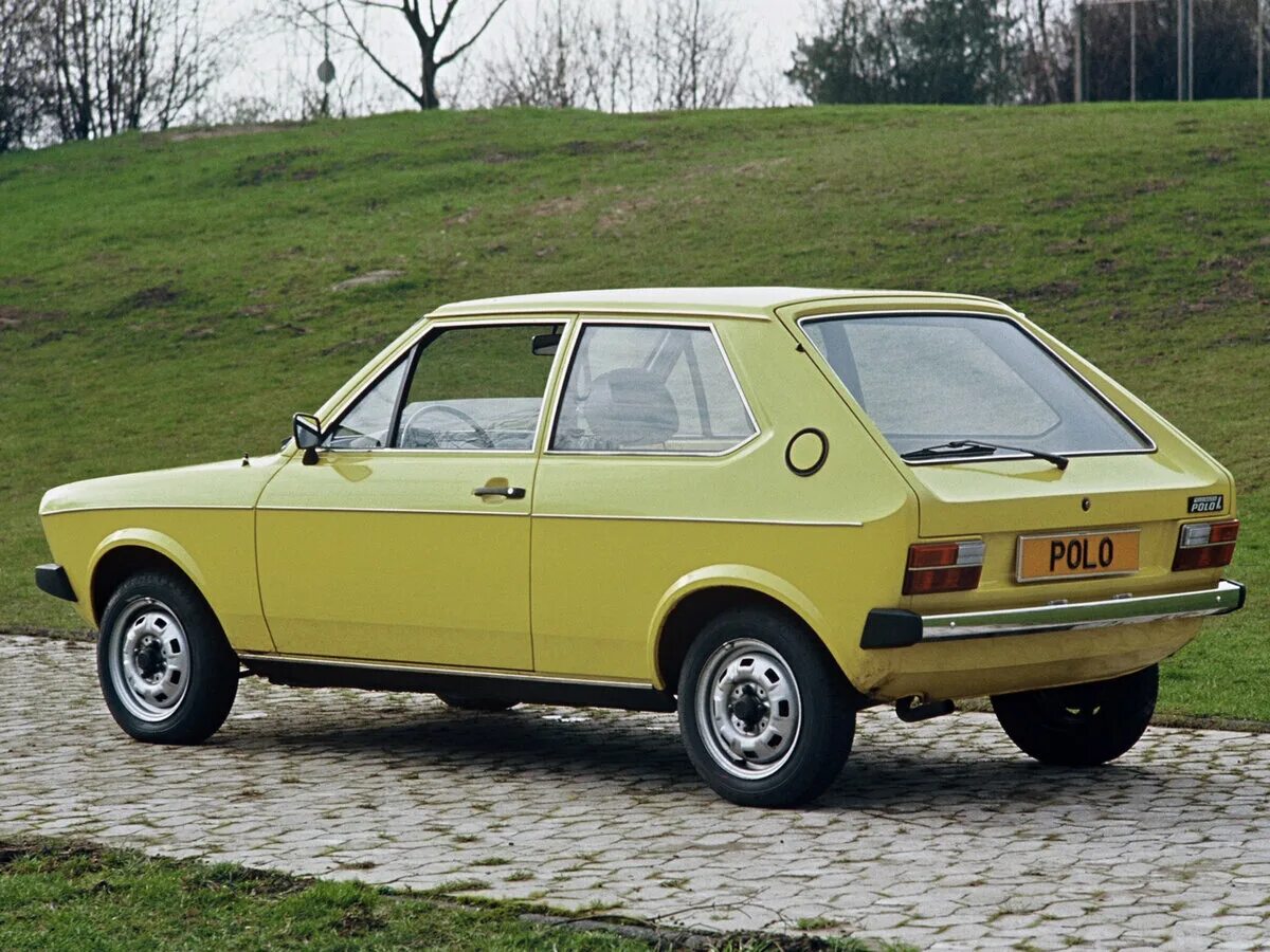 VW Polo mk1. VW Polo 1975. Volkswagen 1975. Фольксваген поло 1 поколение. Поло 1 поколение