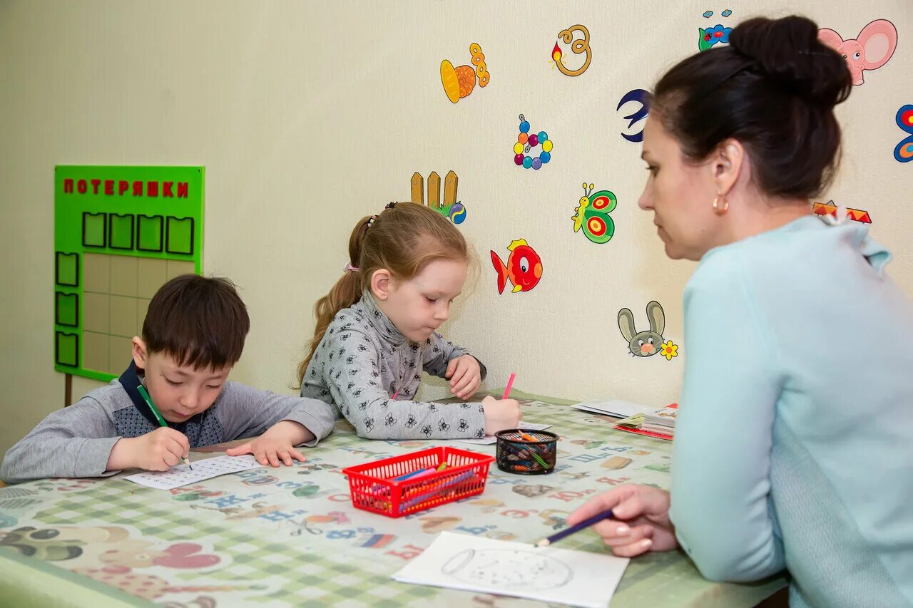 Лисенок детский сад уфа. Монтессори киров. Пуп земли киров детский сад. Пуп земли детский центр киров здание. Садики мир движения влпднлица киров.