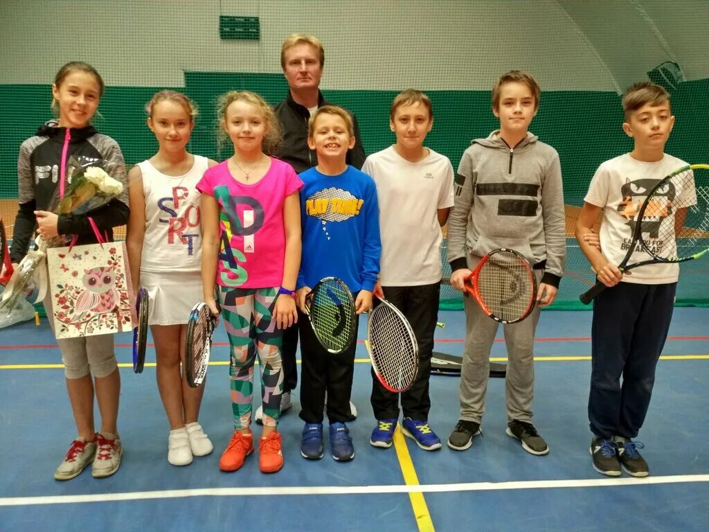 School sport club. Спортивные школы теннис Москва. Спортивный клуб Метеор. Чемпион школа тенниса. Fabrika Meteor спортивная одежда.