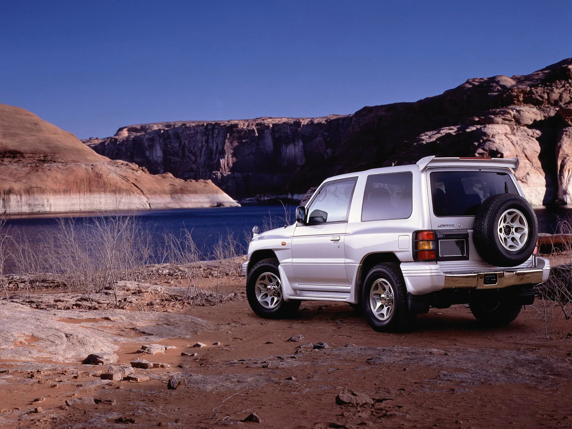 Mitsubishi pajero ii 3. Мицубиси паджеро коротыш. Mitsubishi pajero 2 s15. Красный паджеро 2. Мицубиси паджеро 1997.