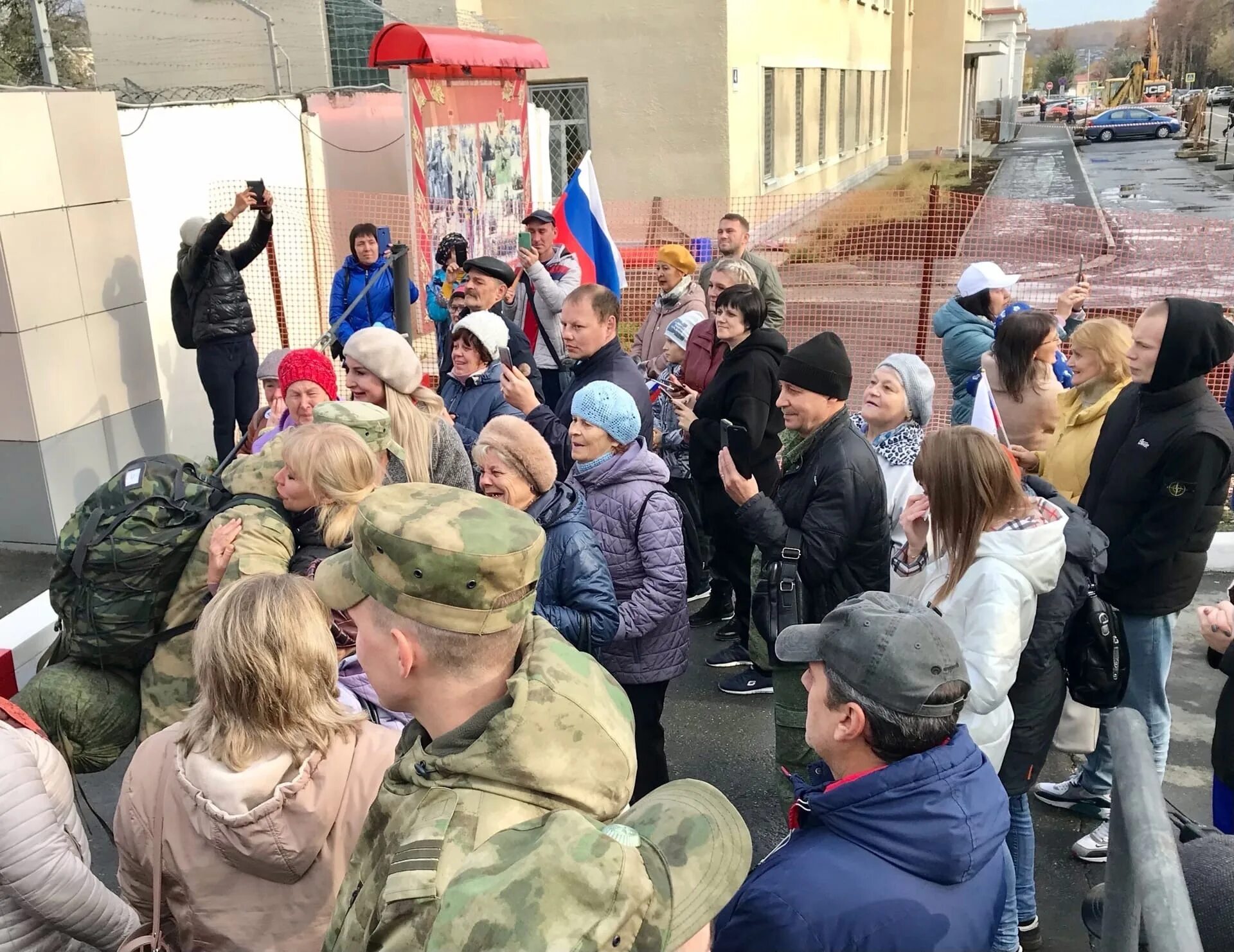 Солдат вернулся. В Новоуральск вернулись военные. Новоуральск военнослужащие. НВК Новоуральск.