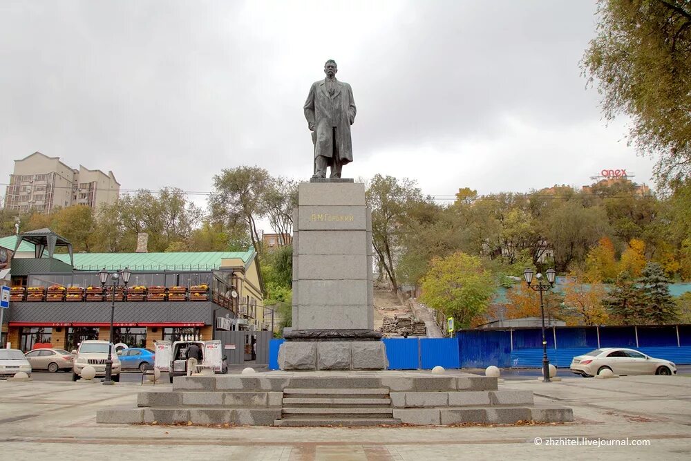 Памятник Максиму Горькому в Ростове-на-Дону. Памятник Горькому в Ростове на Дону. Памятник Максиму Горькому в Ростове.