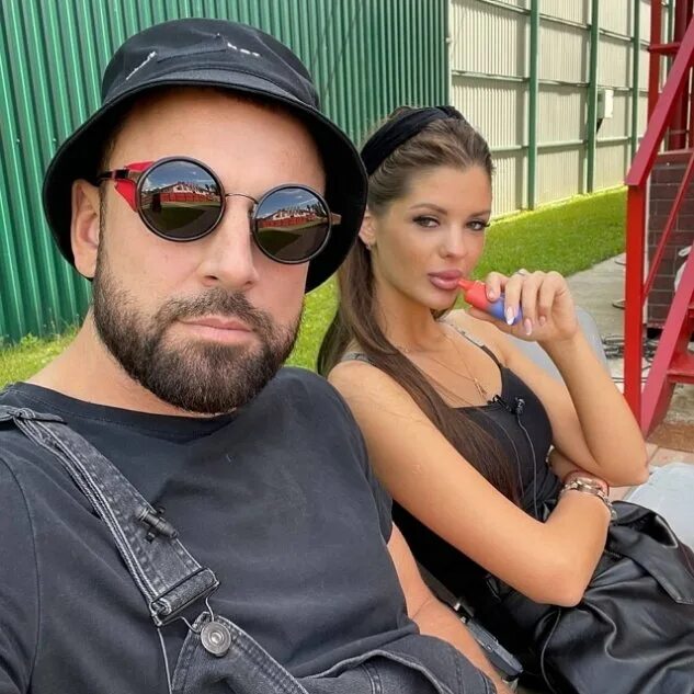 Участники дома 2 2009 год. Юлия белая и арткм грант. Дом 2 7 2 2022. Дом 2 7 2 2022. Дом 2 7 2 2022.