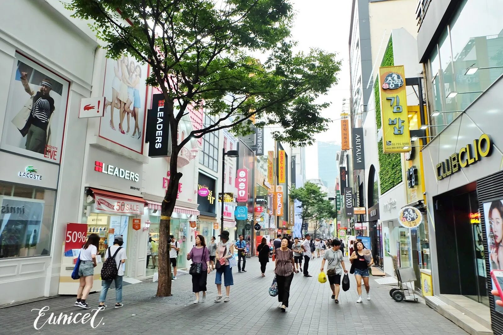 Myeongdong сеул. Квартал мёндон сеул. корея улица мёндон. улица мёндон (г. сеул).