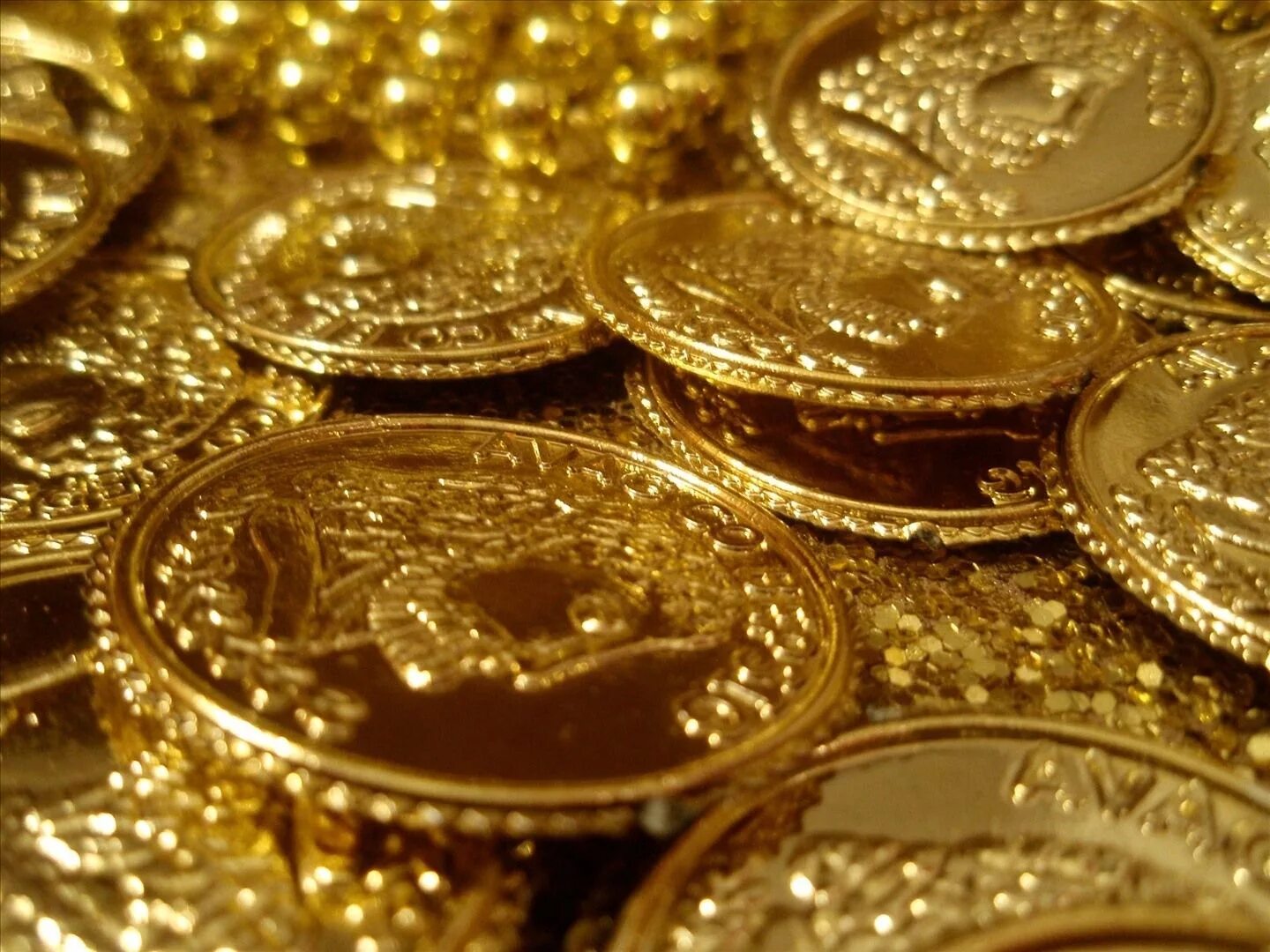 Золотые монеты. Золото. Золото богатство. Деньги золото богатство. Красивая Золотая монета.
