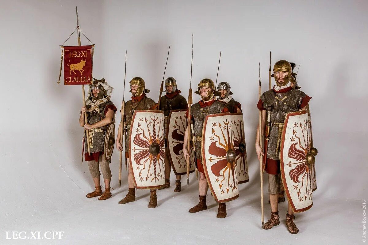 Что такое легион в древнем риме. Обувь Римского легионера. Амуниция Римского легионера. Легионеры римской империи футболка. Армянские легионеры римской империи.