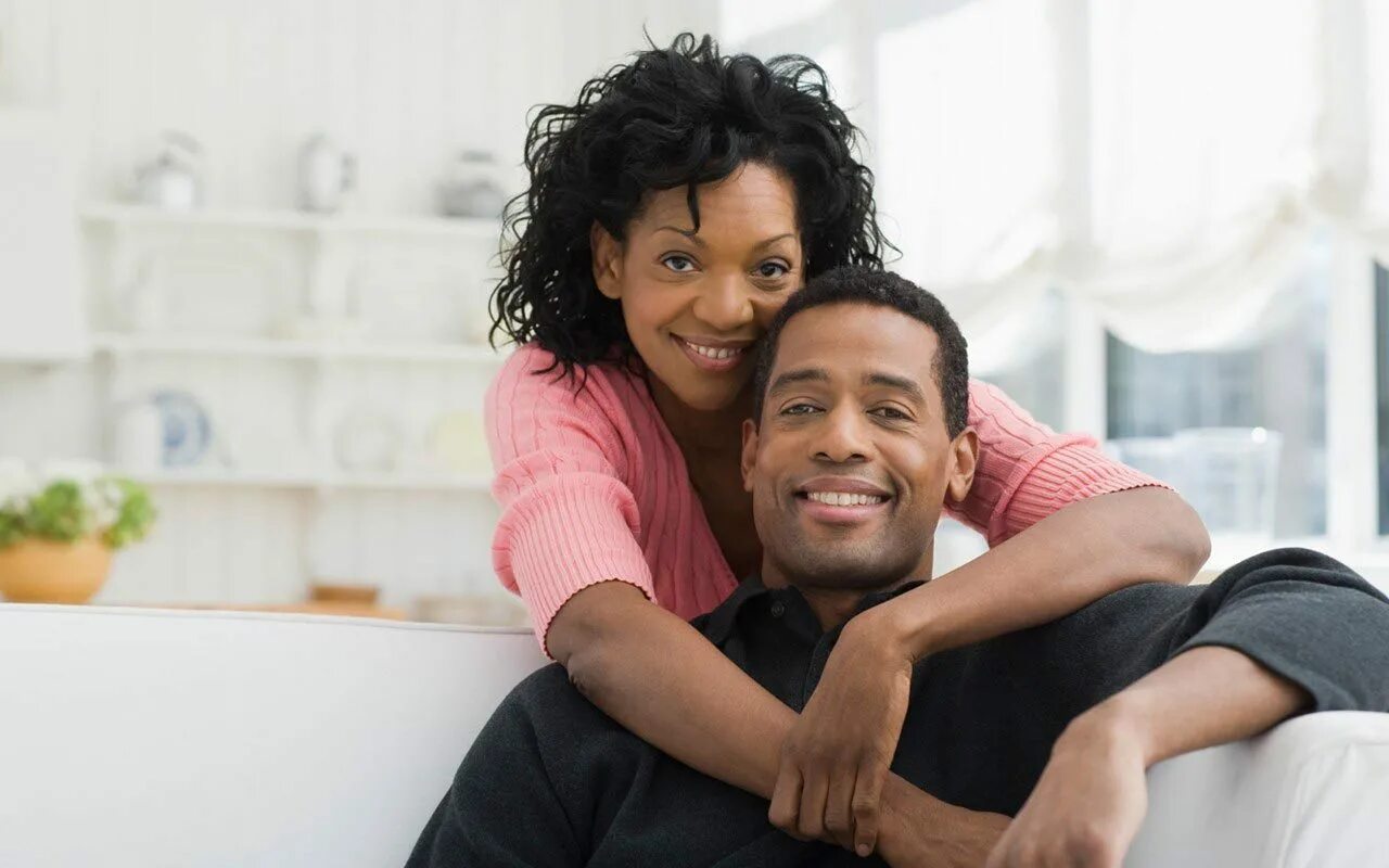 Пара афроамериканцев. Black couple in Love. Happy White American couple. Happy Black couple.