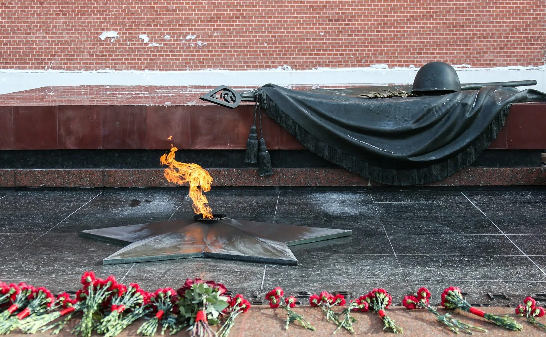 Могила неизвестного солдата Москва. Могила неизвестного солдата (Москва) 3 декабря. Венесуэла. Могила неизвестного солдата, Карабобо. Могила неизвестного солдата Пелагиада.