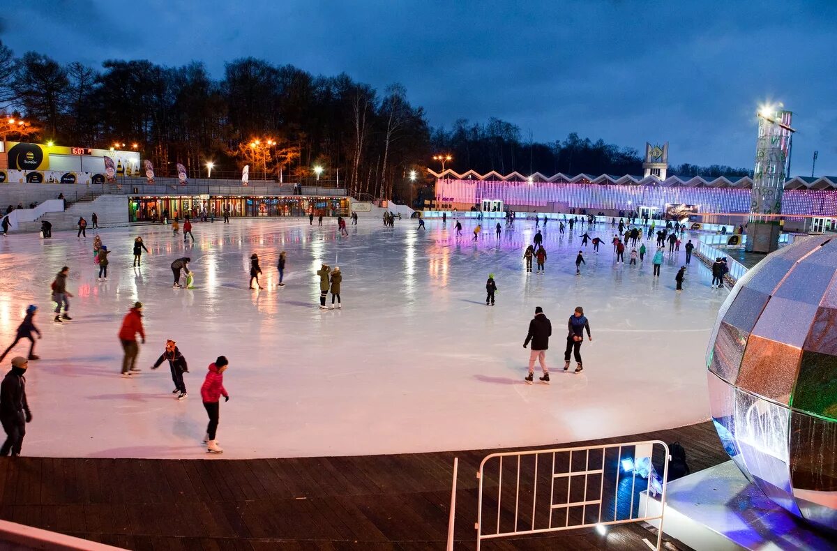 В каком городе каток. Серебряный лед каток Измайловский. Измайловский парк каток серебряный лед. Каток серебряный лед в Измайлово. Парк Измайлово каток.