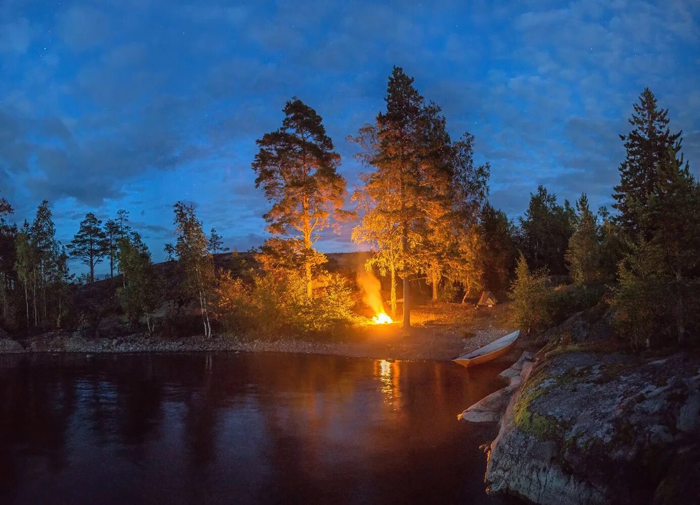 Фёдор Лашков фотограф река. Карелия Карелия костер. Карелия костер на озере. До самого позднего вечера