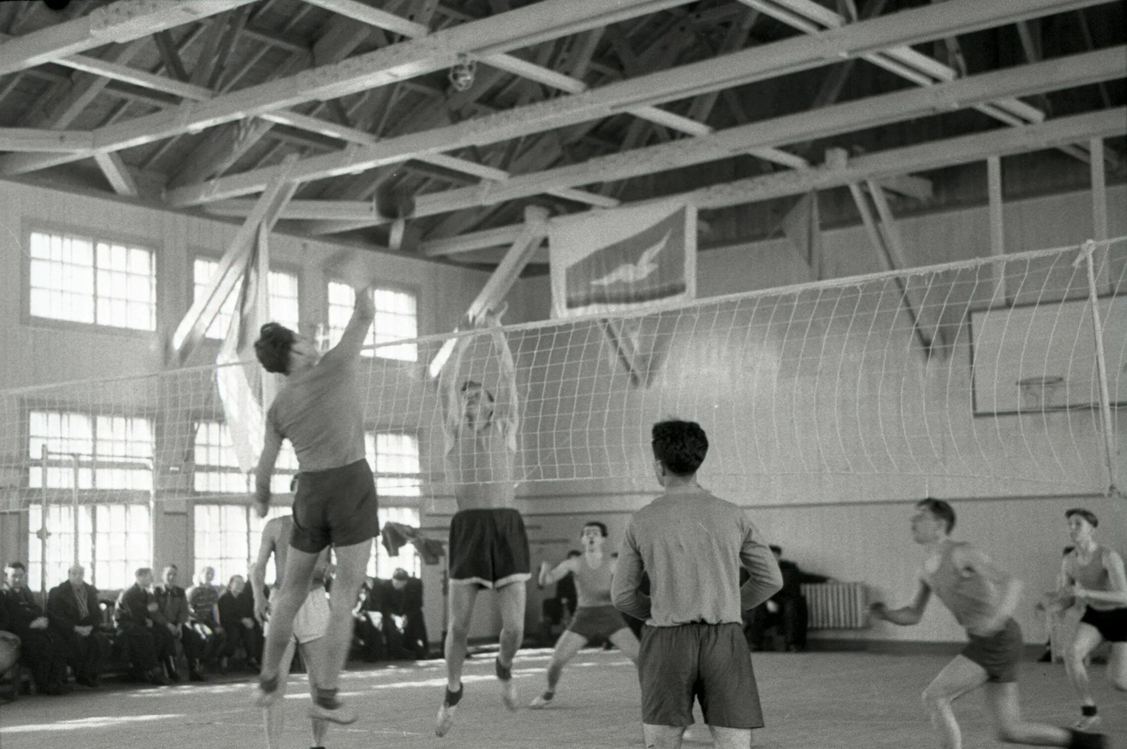 Волейбол в СССР. Советские волейболисты 60 годов. СТО лет волейболу. 100 Лет волейболу.