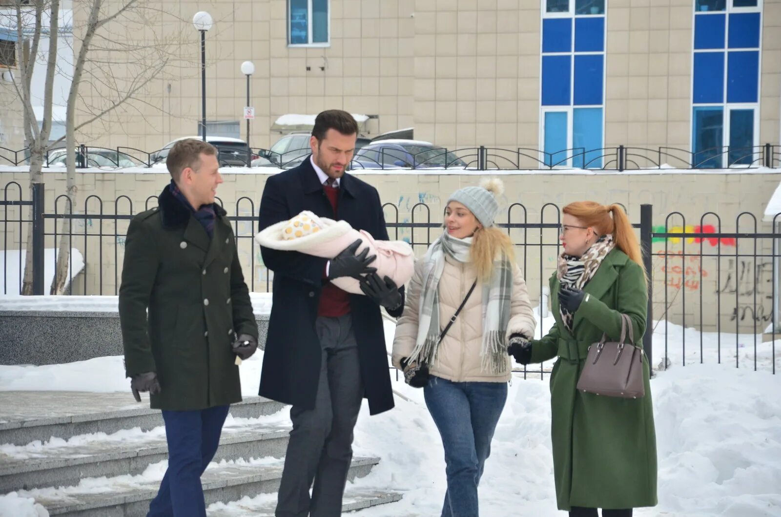 Дом где сердце на русском. Джеймс Тратас и Анастасия Крылова. Дом где сердце сериал. Наш дом сериал. Актёры сериала дом где сердце 2021.