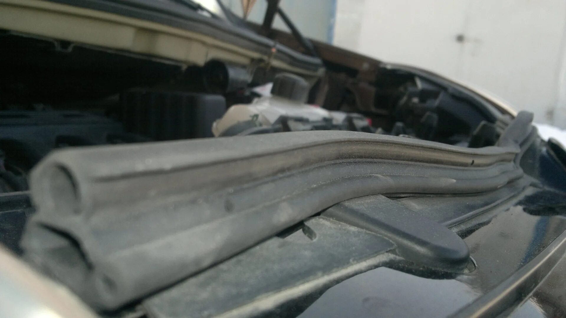 Уплотнитель капота уаз-452. Уплотнитель капота уаз-452. Уплотнитель профиль д20. Уплотнитель капота туарег 2008. Уплотнители капота на волгу 24.