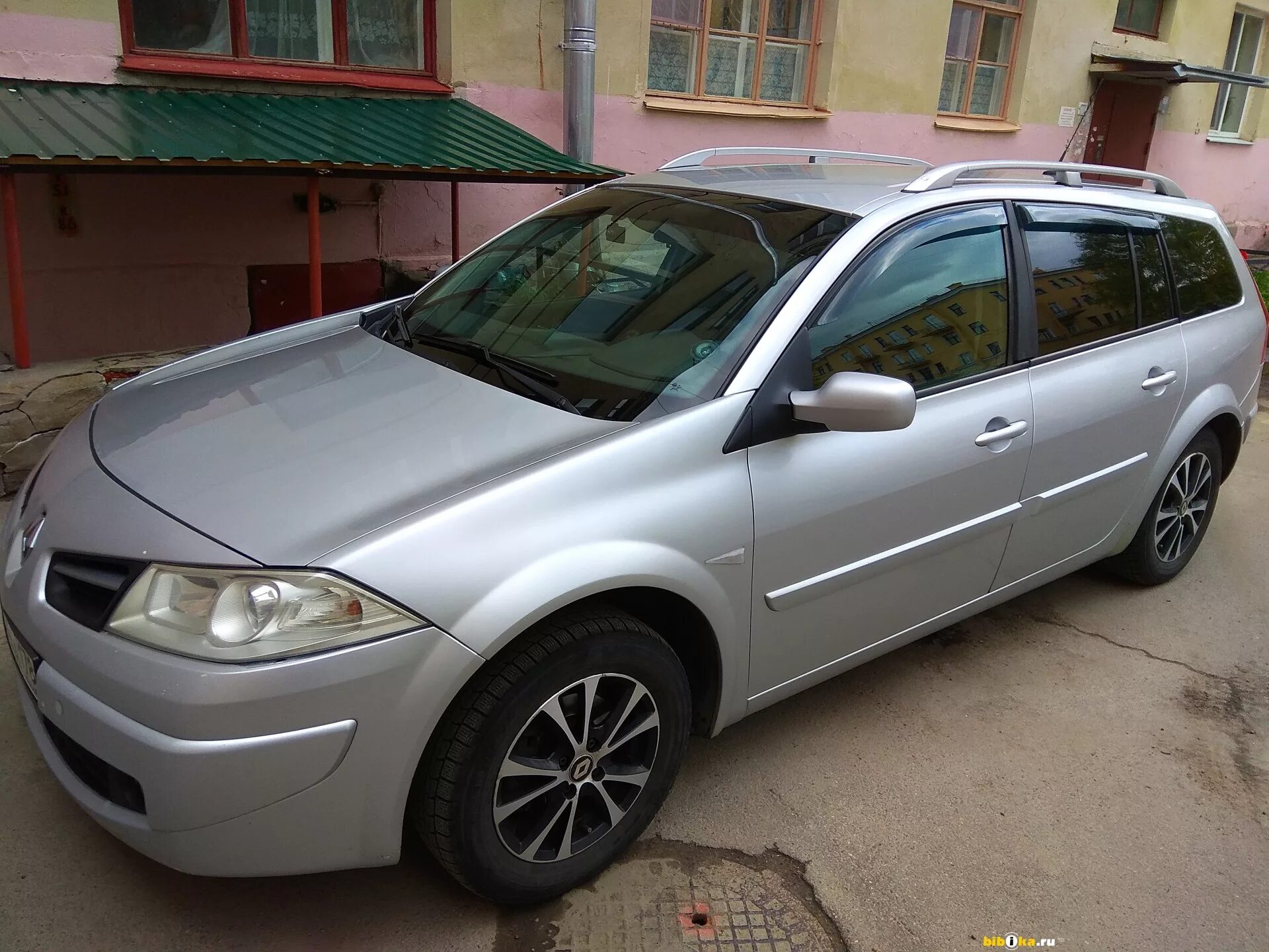 Рено меган 2010 автомат. Рено меган 2 2008 год универсал. Рено меган 3 мотор. Рено меган 106 дизель. Рено меган универсал 2008.