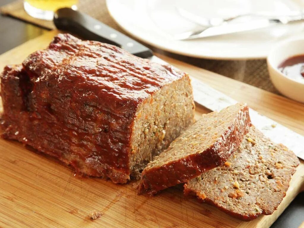 Простой рецепт мясного хлеба. Мясной хлеб Митлоф. Meat Loaf (мясной рулет). Мясной рулет Митлоф. Американский мясной хлеб.