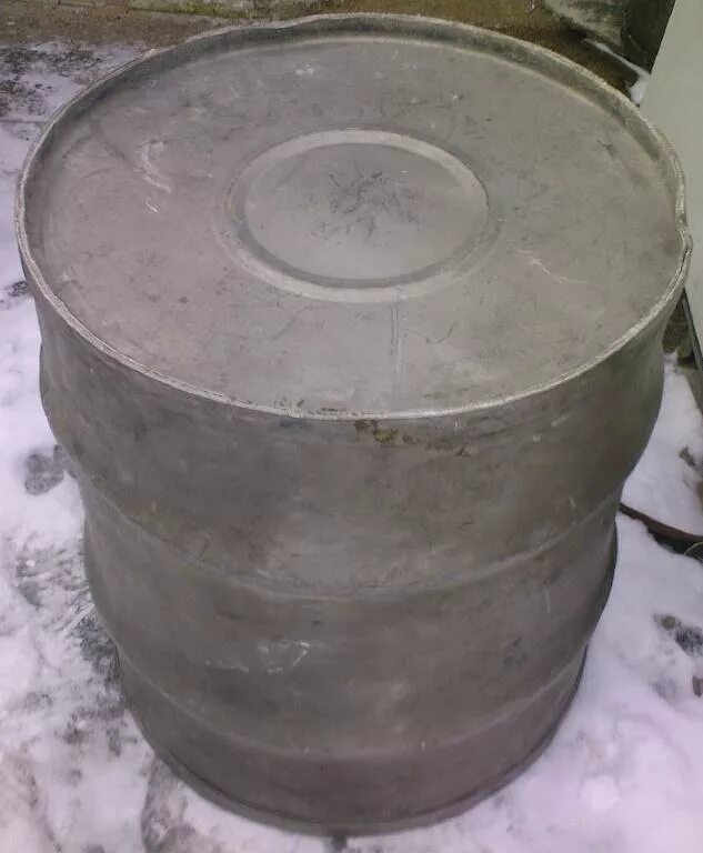 Бочка оцинкованная. Бочка металл под гсм 100 литров. Титановая бочка 200 литров. Алюминиевая бочка 250л вес?. Бочка из титана.