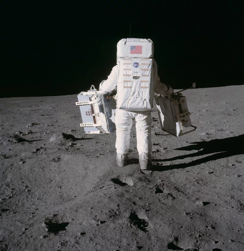 Космонавты высадились на луне. Базз Олдрин на Луне. Астронавты Аполлон 11. Аполлон 11 на Луне. Миссия Аполлон 11.