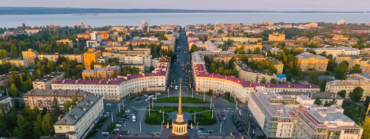 Столица Карелии Петрозаводск. Петрозаводск проспект Ленина с высоты птичьего полета. Петрозаводск обзорная экскурсия. Площадь Ленина с высоты птичьего полета Петрозаводск.