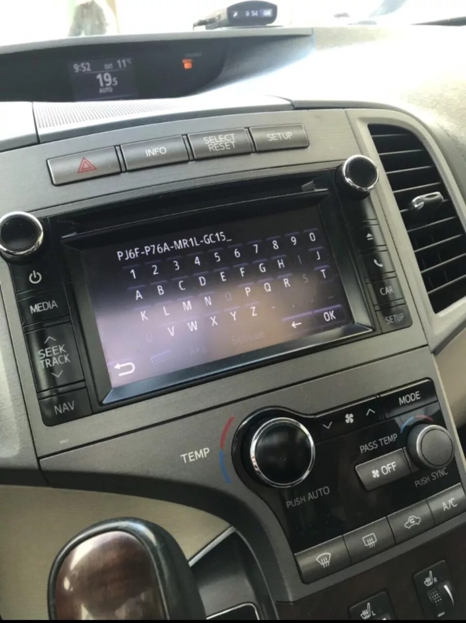Toyota venza магнитола. Тойота венза 2011 года штатная магнитола. 2 din toyota ist. Магнитола венза. Тойота венза магнитола андроид.