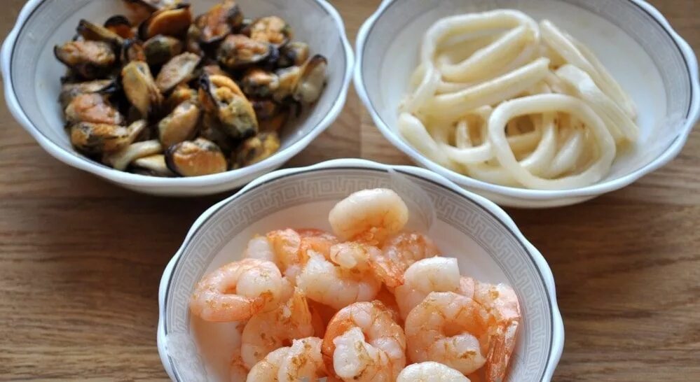 Креветки микроэлементы. Морепродукты креветки мидии кальмары. кальмары, креветки мидии салат. креветки мидии кальмары. кальмар и морской гребешок.