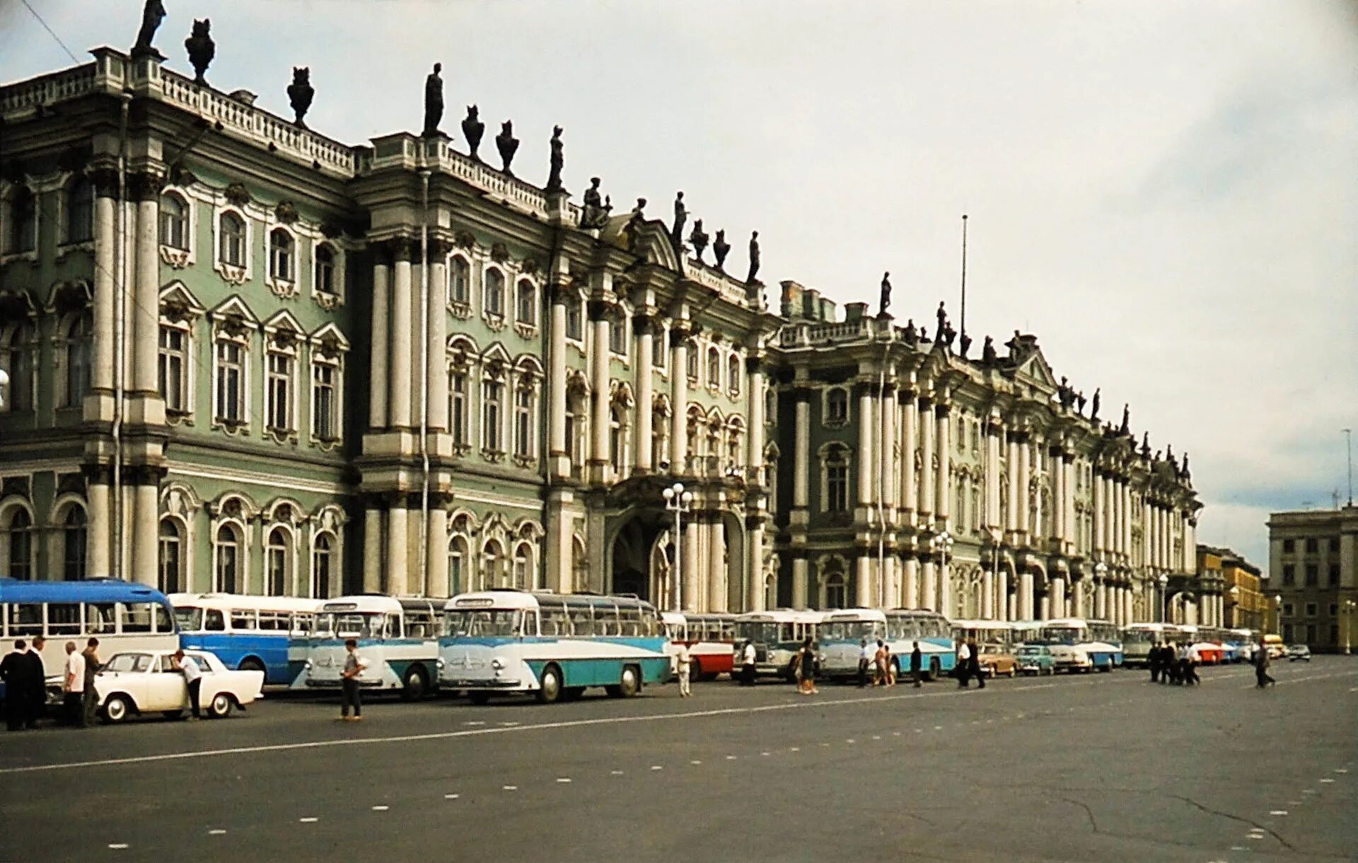 Автобус на дворцовой