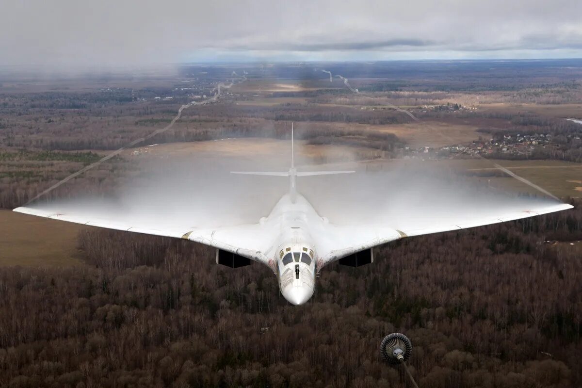 ту 160 видео. ту-160 белый лебедь. ту-160 белый лебедь. стратегический ракетоносец ту-160 белый лебедь. ту 160 видео.