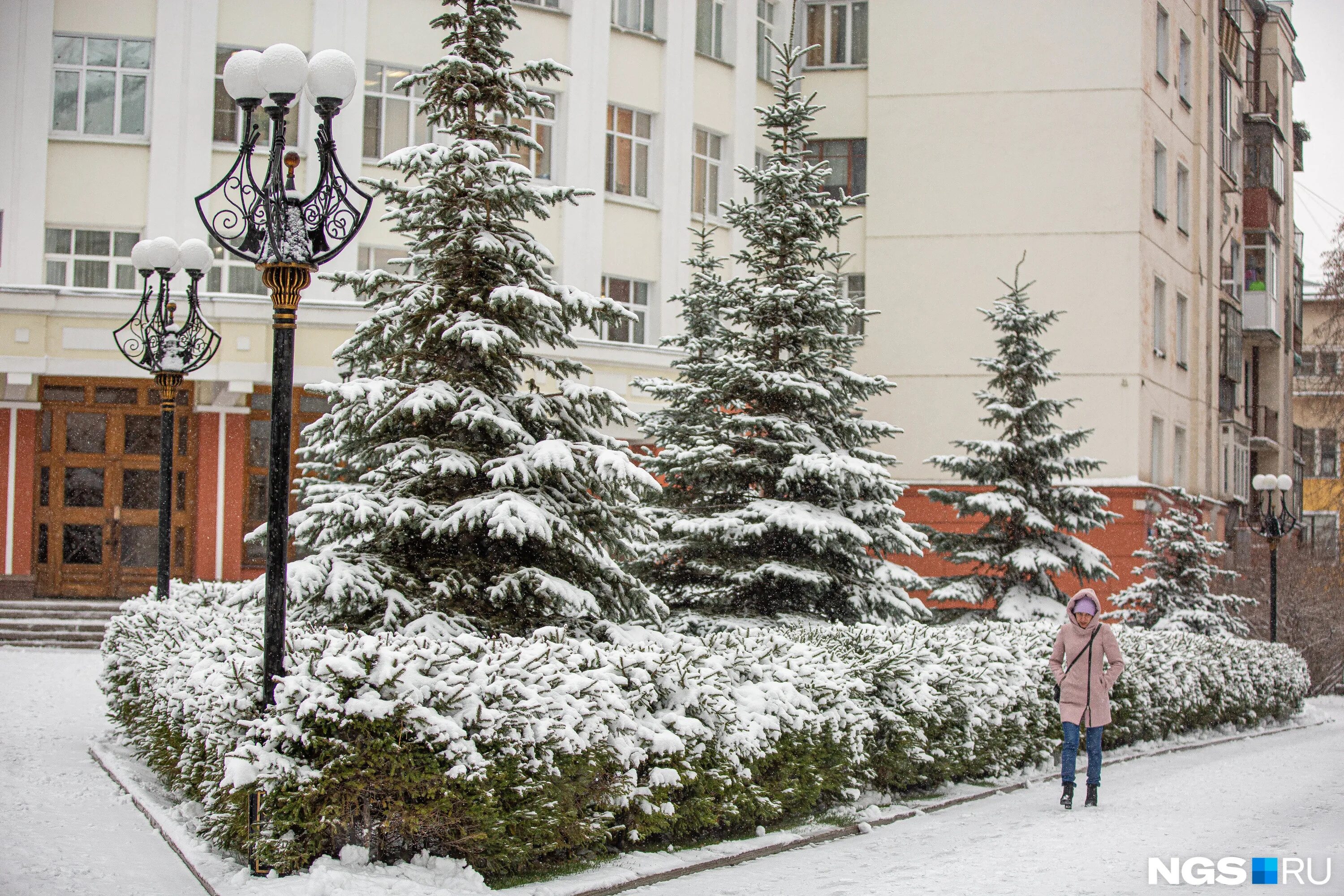 Зимой купить в новосибирске. НСК зимой улица Кирова. Снежный Новосибирск. Снегопад в Новосибирске. Зимние улицы Новосибирска.