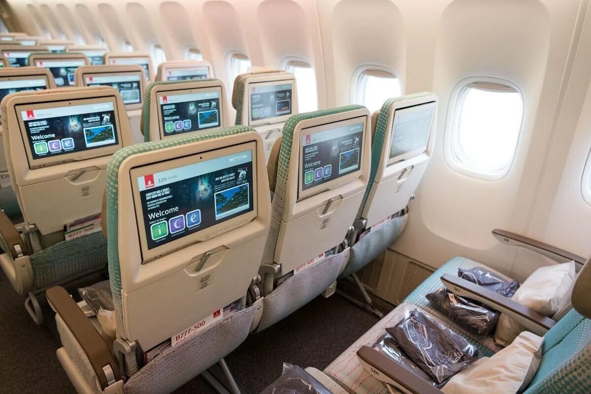 Боинг 777 300 er. Boeing 777-300er Emirates. 777-300er внутри Эмирейтс. B-777-300. Boeing 777 300er фото