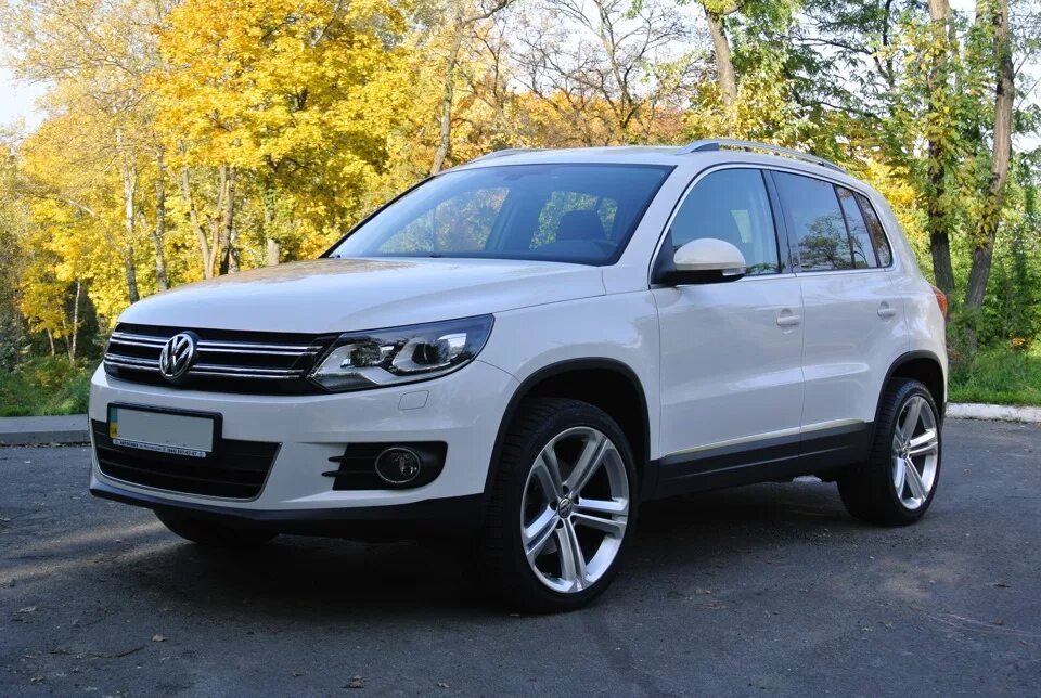 Volkswagen Tiguan 1 r-line. Volkswagen Tiguan r line 2012. VW Tiguan r18. VW Tiguan 1 Рестайлинг r line.