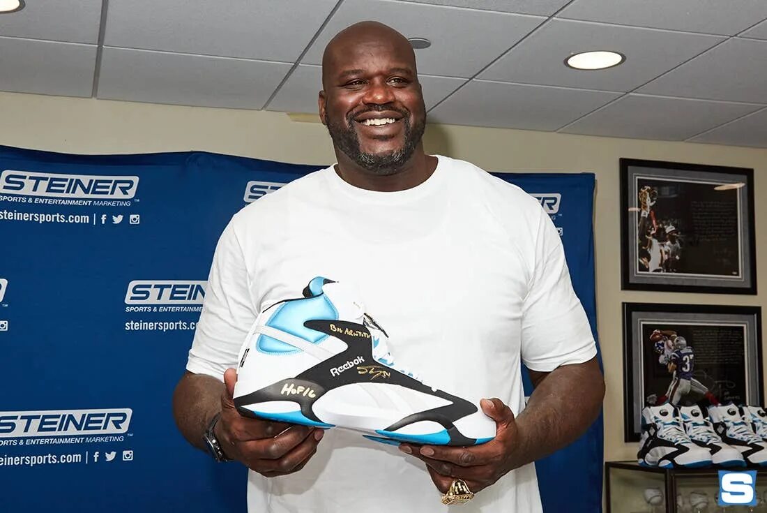 Shaquille o'neal reebok. Reebok shaq. Shaq o'neal кроссовки. Шакила онил. Shaquille o'neal reebok.