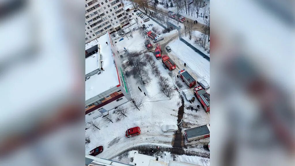 Сгорела пятерочка. Лобня Кольцевая 1 пожар. Пожар в ТЦ Лобня. Пожар в Пятерочке. Пятерочка на кольцевой улице.