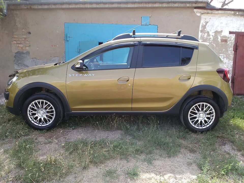 Диски литые r16 на степвей. Renault sandero stepway диски 16. Диски r16 renault stepway. Литые диски на рено сандеро степвей 2. Диски renault sandero r16.