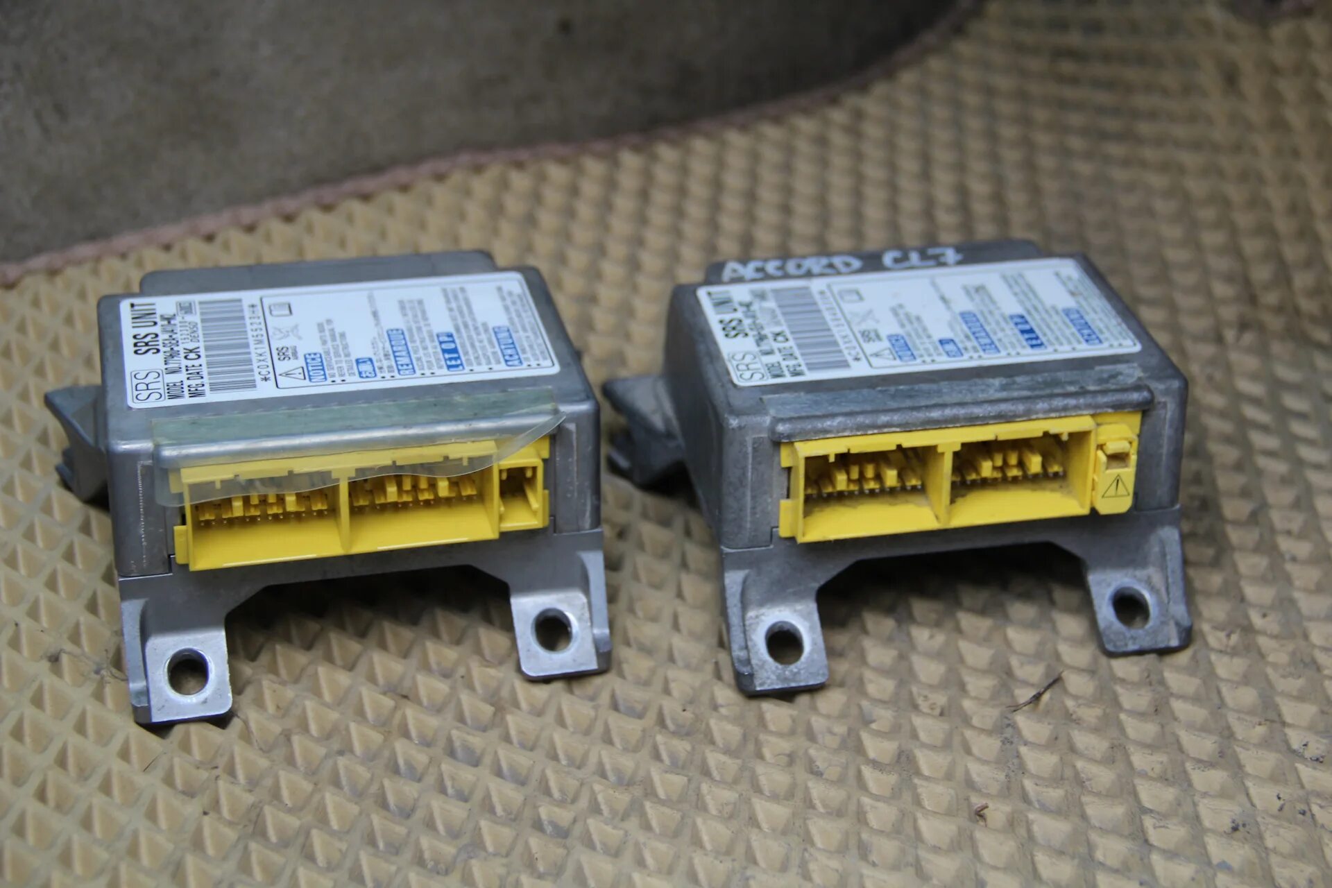 Прошивка блока управления субару. Блока srs ошибка. Блока srs ошибка. Acura блок srs. Блок srs volvo s70.