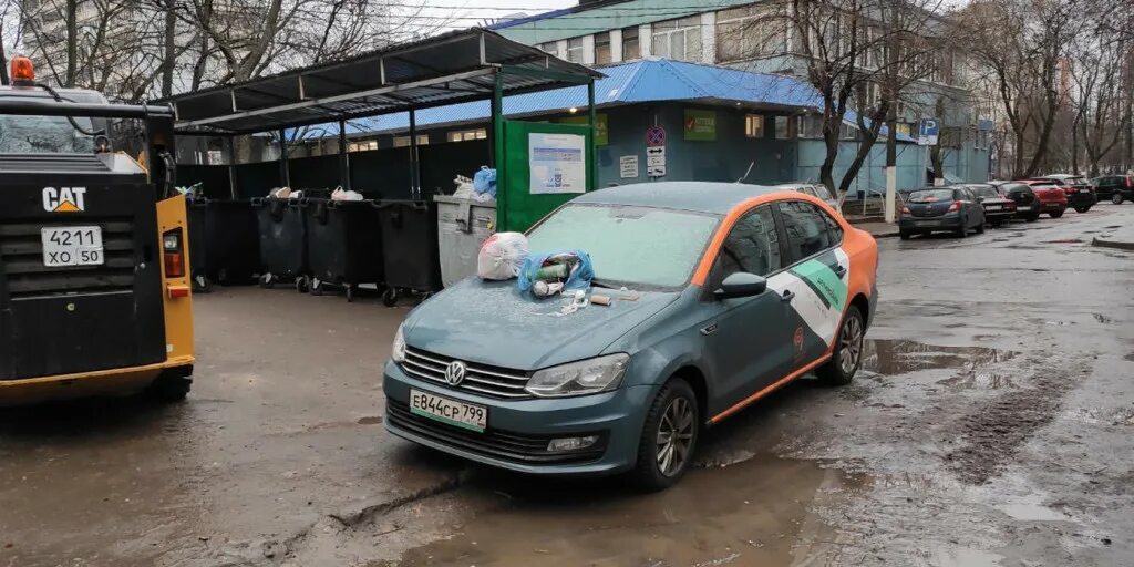 Каршеринг стоянка. Каршеринг припарковался. Парковка каршеринга. Стоянка с автомобилями каршеринга. Заправка каршеринга