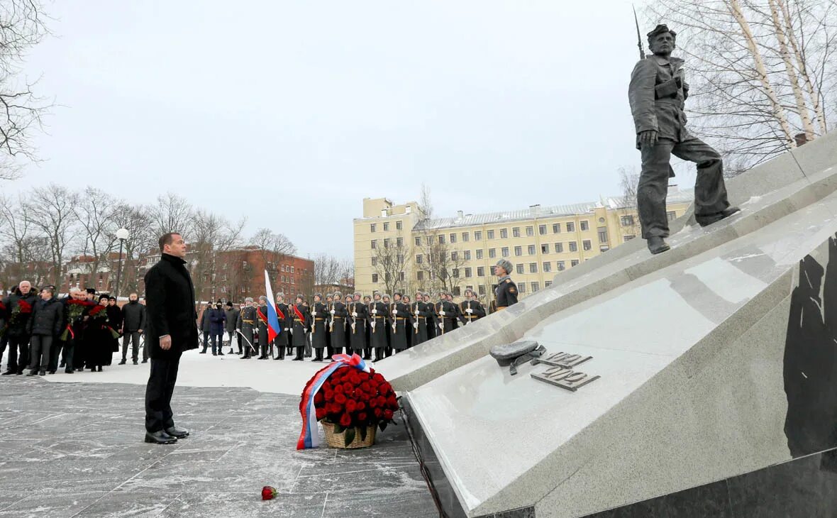 Восстание балтийских военных моряков. Памятник участникам Кронштадтского Восстания в Кронштадте. Кронштадт памятник восстанию. Медведев открыл памятник к 100-летию Кронштадтского Восстания. Памятник Кронштадтскому мятежу в Кронштадте.