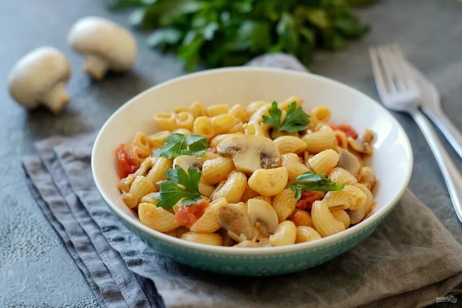 Постные макароны с овощами. Макароны с грибами. Паста с грибами. Макароны с грибами постное блюдо. Постная паста.