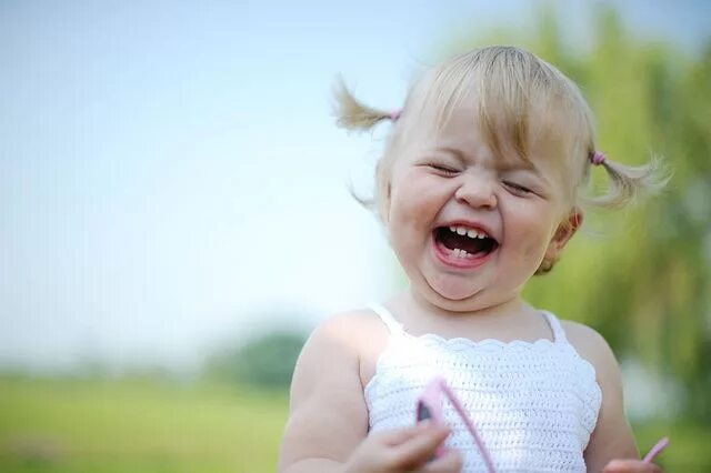 Смех 1 час. Дети смеются. Ребенок улыбается. Счастливый ребенок. Девочка смеется.