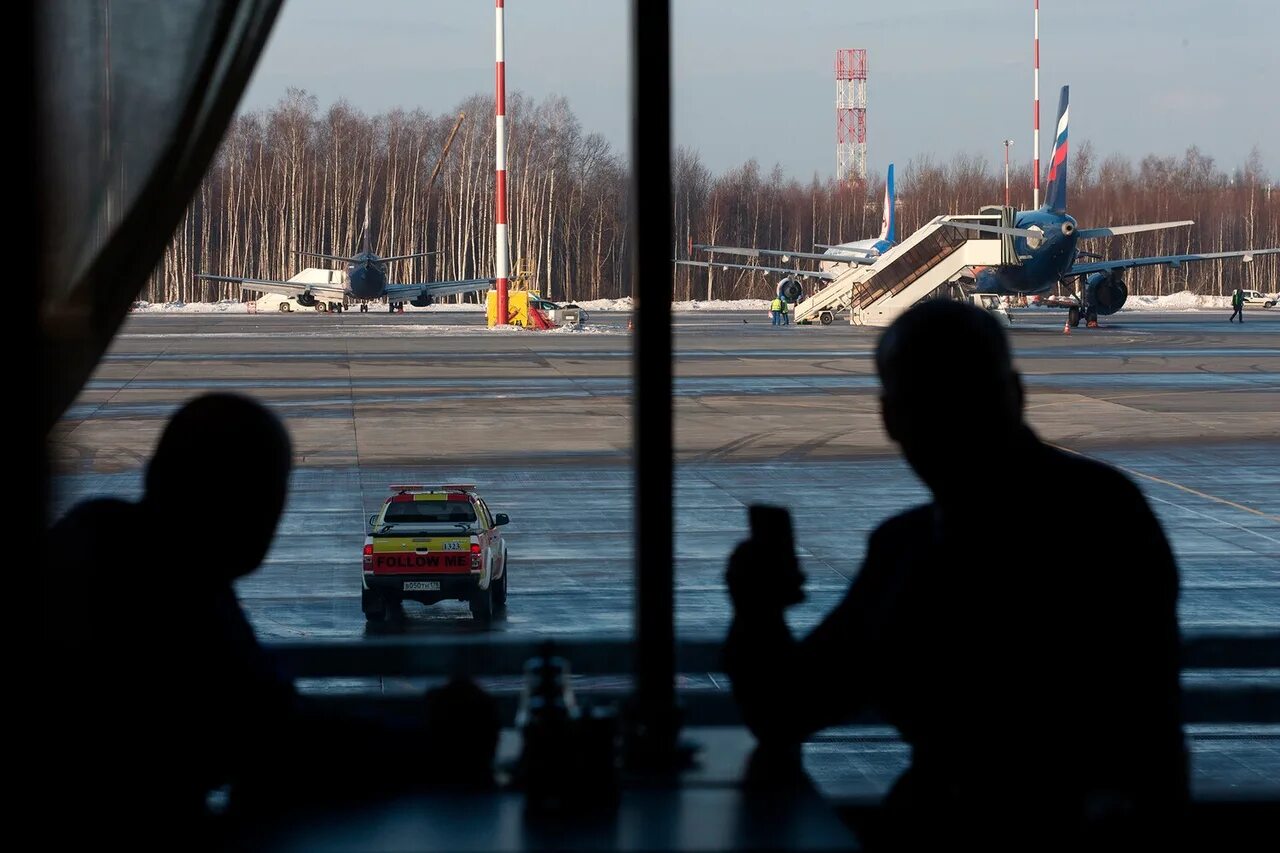 Аэропорт пулково санкт-петербург изнутри. Аэродром. Аэропорт питера пулково внутри. Аэропорт пулково закрыли сегодня. Пулково санкт-петербург.