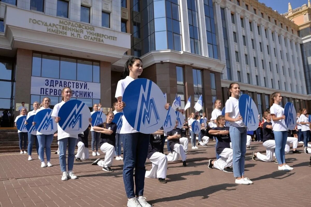 Мгу огарева медицинский. Студенты МГУ Огарева. МГУ Огарева абитуриенту 2023. Мордовский государственный университет студенты Саранск. Лицей МГУ Огарева Саранск.