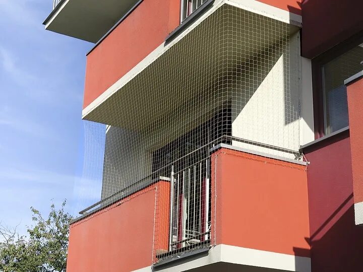 Защитная сетка на балкон. Сетка для открытого балкона. Сетка для ограждения балкона. Сетка на балкон для кошек.