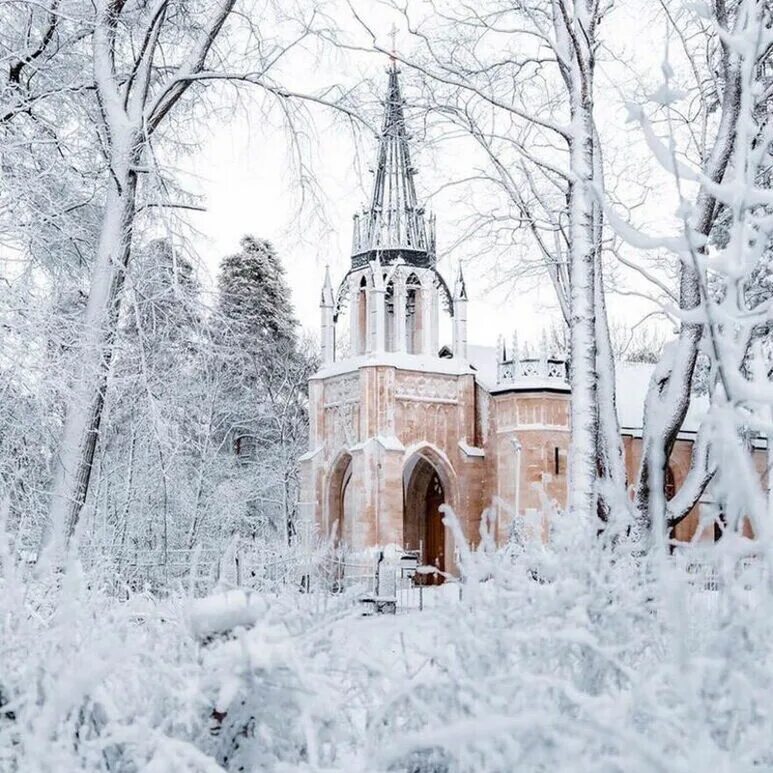 Церковь в шуваловском парке - Фото