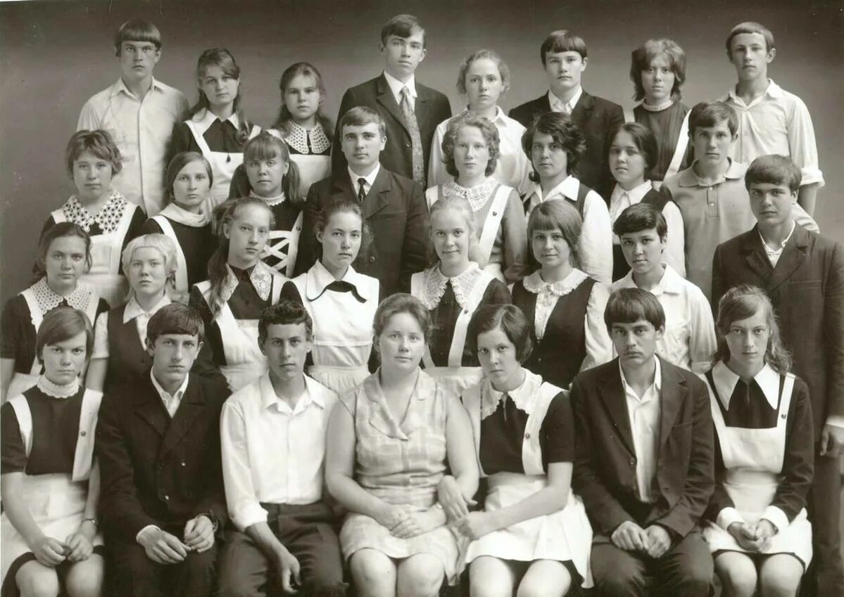 Школа 46 курган. Школа 46 Курган выпускники. Курган 1973 год фото. Заведующая облздравотдела г Кургана в 1973 году. Эльбанцы 45 лет ок.